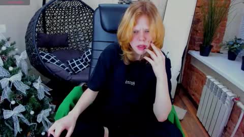 Snapshot of softflame chatting on December 21, 3:41 pm softflame online show from December 21, 3:41 pm