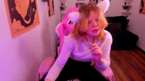 Snapshot of softflame chatting on January 11, 10:42 am softflame online show from January 11, 10:42 am