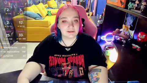 Snapshot of softie_sofy chatting on December 14, 1:05 pm Sofie online show from December 14, 1:05 pm