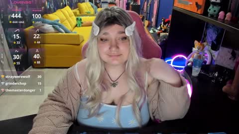 Snapshot of softie_sofy chatting on December 20, 5:14 am Sofie online show from December 20, 5:14 am