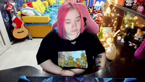 Snapshot of softie_sofy chatting on January 9, 2:22 am Sofie online show from January 9, 2:22 am