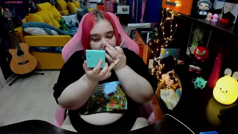 Snapshot of softie_sofy chatting on January 31, 2:26 am Sofie online show from January 31, 2:26 am