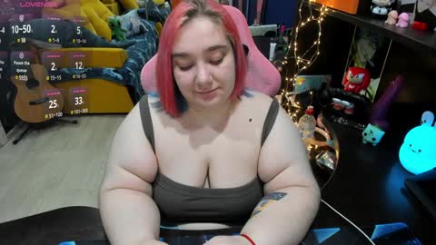 Snapshot of softie_sofy chatting on February 8, 2:36 am Sofie online show from February 8, 2:36 am