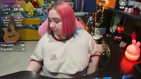 Snapshot of softie_sofy chatting on February 14, 6:45 am Sofie online show from February 14, 6:45 am