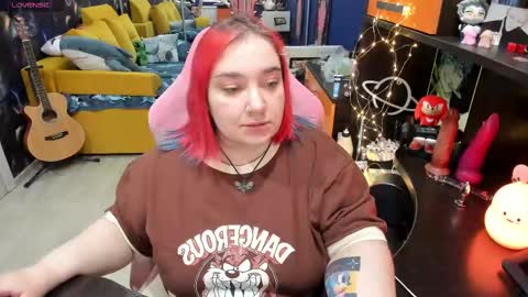 Snapshot of softie_sofy chatting on March 11, 6:53 am Sofie online show from March 11, 6:53 am