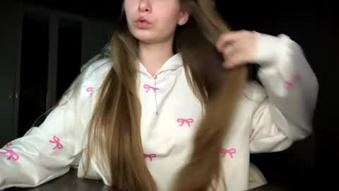 softlygirl online show from March 31, 6:52 pm