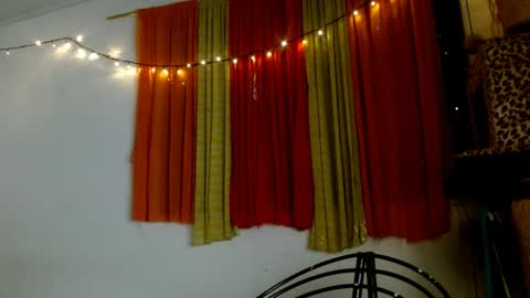 Snapshot of soka_lovers_04_ chatting on December 17, 12:01 am Sofia online show from December 17, 12:01 am