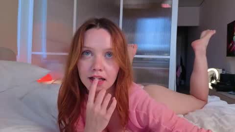 Snapshot of solar_psyche chatting on February 28, 12:17 pm Andrea online show from February 28, 12:17 pm