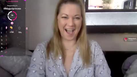 solesticia online show from November 10, 4:06 pm