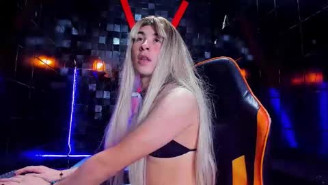 Sol Hiltton online show from April 25, 8:06 pm