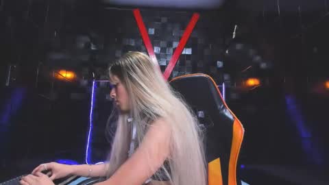 Sol Hiltton online show from April 27, 8:18 pm