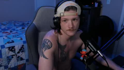 Snapshot of somethinqfunny chatting on December 11, 3:56 am Lover Boi online show from December 11, 3:56 am