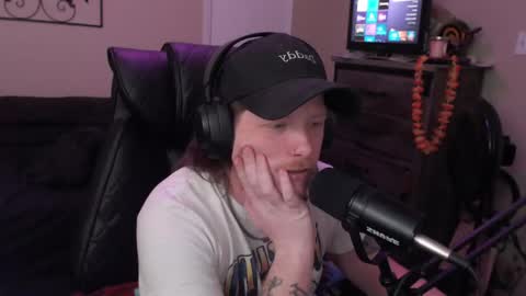 Snapshot of somethinqfunny chatting on March 31, 1:29 am Lover Boi online show from March 31, 1:29 am