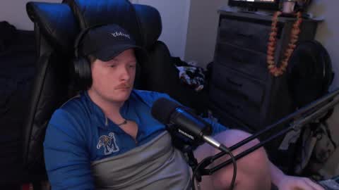 Snapshot of somethinqfunny chatting on April 1, 2:01 am Lover Boi online show from April 1, 2:01 am