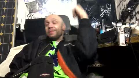 Snapshot of son_e_blacc chatting on December 8, 2:28 am Soni online show from December 8, 2:28 am