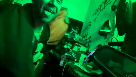 Snapshot of son_e_blacc chatting on January 17, 11:59 am Soni online show from January 17, 11:59 am