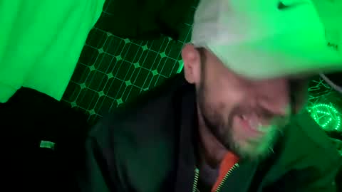 Snapshot of son_e_blacc chatting on February 2, 12:46 pm Soni online show from February 2, 12:46 pm