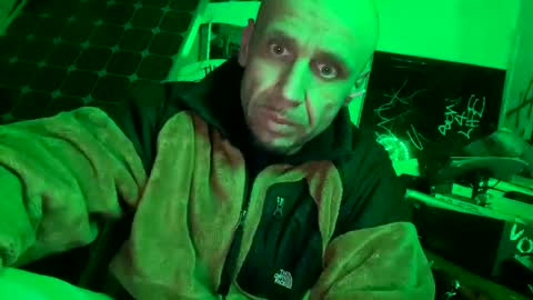 Snapshot of son_e_blacc chatting on February 13, 8:45 pm Soni online show from February 13, 8:45 pm