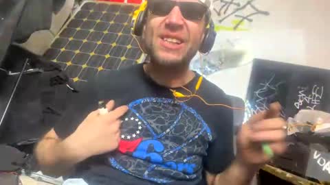 Snapshot of son_e_blacc chatting on February 23, 5:34 am Soni online show from February 23, 5:34 am