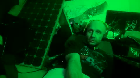 Snapshot of son_e_blacc chatting on February 23, 8:39 am Soni online show from February 23, 8:39 am