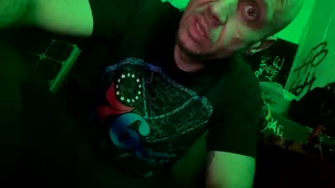 Snapshot of son_e_blacc chatting on February 24, 8:27 am Soni online show from February 24, 8:27 am