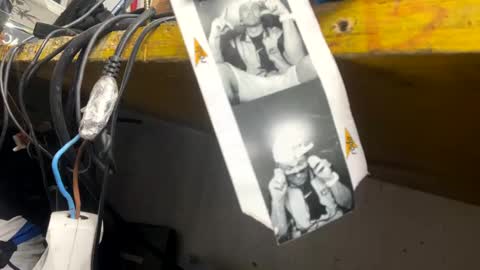 Snapshot of son_e_blacc chatting on February 24, 11:32 am Soni online show from February 24, 11:32 am