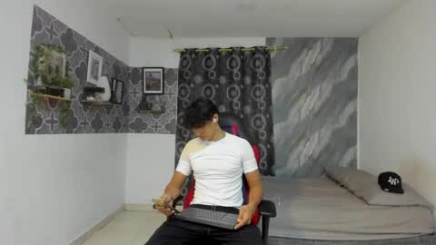 Snapshot of son_hades chatting on April 9, 3:39 am son_hades online show from April 9, 3:39 am