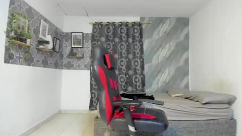 Snapshot of son_hades chatting on April 11, 4:39 am son_hades online show from April 11, 4:39 am