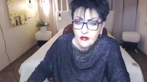 sondrariddle online show from May 5, 6:49 pm