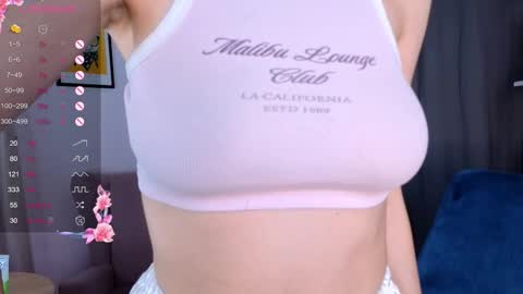 Snapshot of sonia_jones chatting on October 26, 6:25 pm Sofia online show from October 26, 6:25 pm