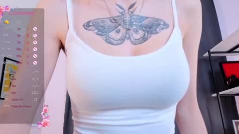 Snapshot of sonia_jones chatting on November 1, 5:26 pm Sofia online show from November 1, 5:26 pm