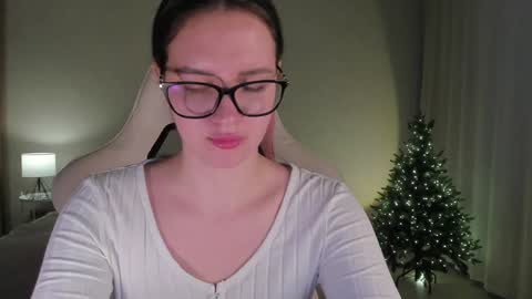 sonia_moon_ online show from December 8, 4:14 am