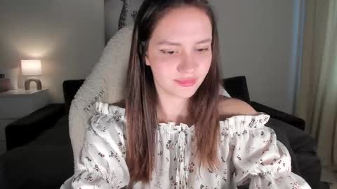 sonia_moon_ online show from March 12, 5:35 am