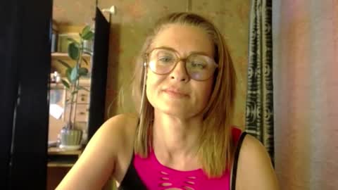 Snapshot of soniadance chatting on March 17, 3:37 pm Sonia online show from March 17, 3:37 pm