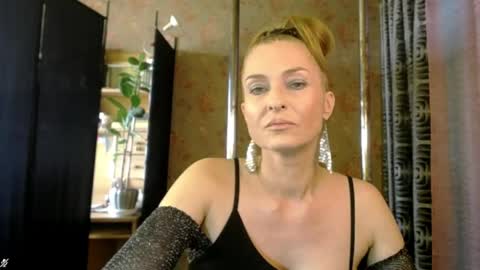 Snapshot of soniadance chatting on April 3, 1:42 pm Sonia online show from April 3, 1:42 pm