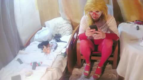 Snapshot of soniahiddencd chatting on February 1, 11:36 pm SoniaHiddenCD online show from February 1, 11:36 pm