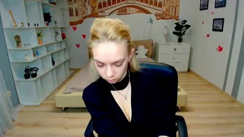 Snapshot of sonnysofia chatting on April 7, 5:30 am Sonya online show from April 7, 5:30 am