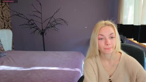 Snapshot of sonnysofia chatting on May 4, 5:47 am Sonya online show from May 4, 5:47 am