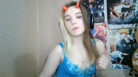 Snapshot of sonwosick chatting on April 4, 5:10 pm Mila online show from April 4, 5:10 pm