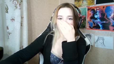 Snapshot of sonwosick chatting on April 12, 6:02 pm Mila online show from April 12, 6:02 pm