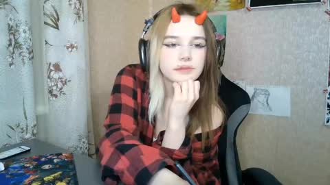 Snapshot of sonwosick chatting on April 18, 7:58 pm Mila online show from April 18, 7:58 pm