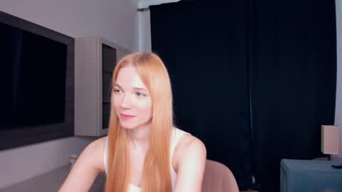 Snapshot of sonyalaviola chatting on April 6, 7:20 am Sofia online show from April 6, 7:20 am