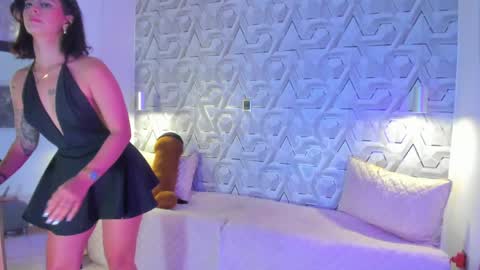 sophie online show from June 4, 8:59 pm