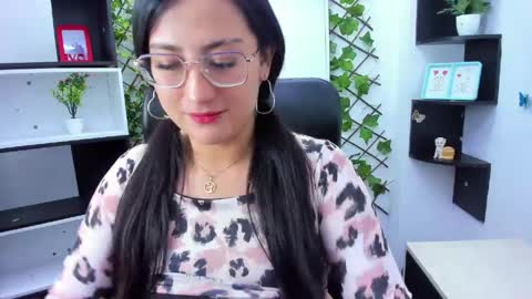 Snapshot of sophi_hardd chatting on April 24, 3:03 pm sophi_hardd online show from April 24, 3:03 pm