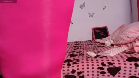 Snapshot of sophi_tay chatting on March 11, 2:10 am Sophi Tay online show from March 11, 2:10 am