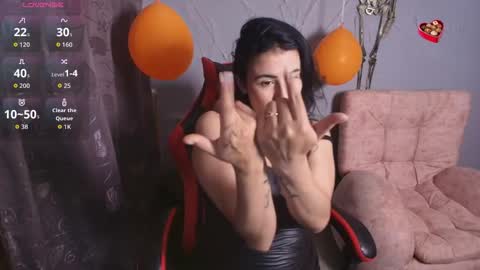 Snapshot of sophi_tay chatting on October 18, 1:19 am Sophi Tay online show from October 18, 1:19 am