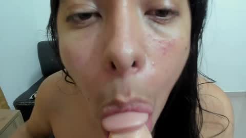 Snapshot of sophia_118 chatting on May 4, 8:27 pm sophia_118 online show from May 4, 8:27 pm