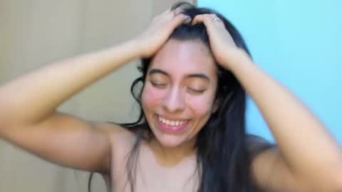 Snapshot of sophia_118 chatting on May 18, 5:52 pm sophia_118 online show from May 18, 5:52 pm