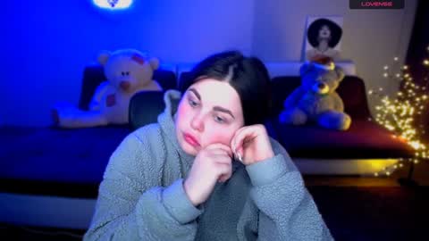 sophia__olsen online show from December 7, 1:18 pm
