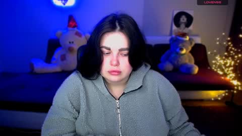 sophia__olsen online show from December 8, 6:33 am